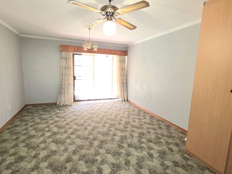 Secure 1-bed Apartment in Panorama Park Retirement Village Oudorp for Sale - Photo 4