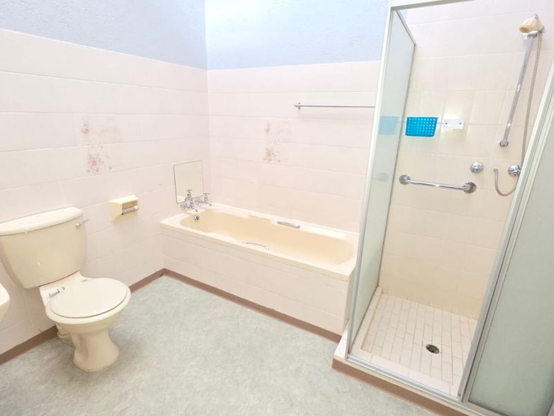 Secure 1-bed Apartment in Panorama Park Retirement Village Oudorp for Sale - Photo 8