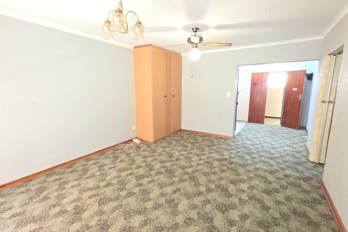 Secure 1-bed Apartment in Panorama Park Retirement Village Oudorp for Sale - Photo 5