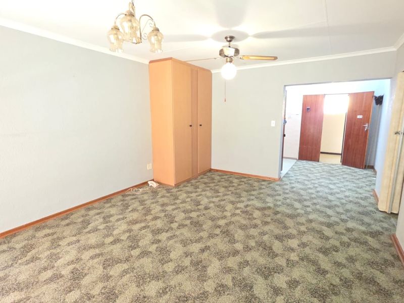 Secure 1-bed Apartment in Panorama Park Retirement Village Oudorp for Sale - Photo 5