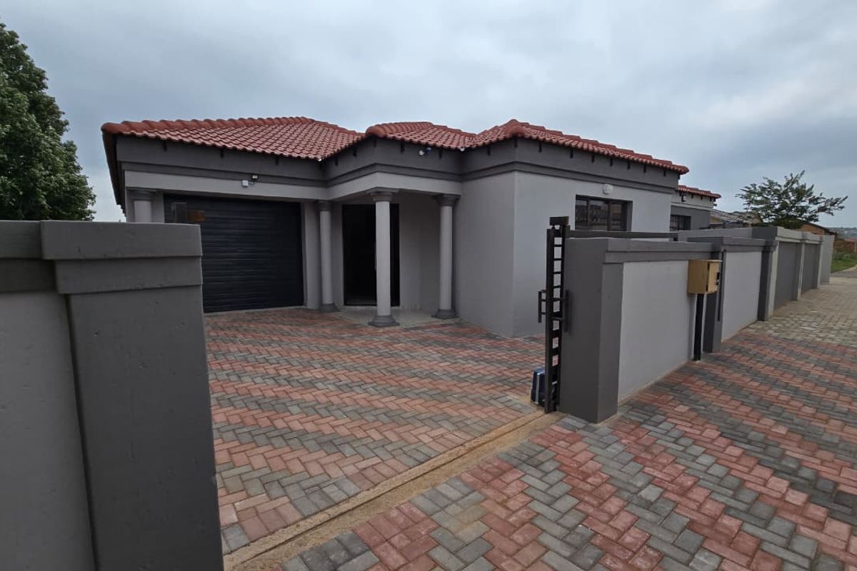 Contemporary styling, neat and spacious Townhouse in New Flamwood. - Photo 2