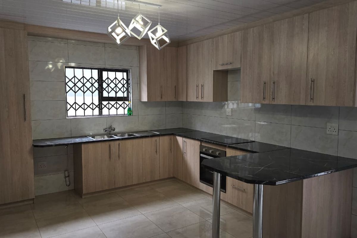 Contemporary styling, neat and spacious Townhouse in New Flamwood. - Photo 4