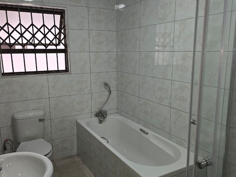 Contemporary styling, neat and spacious Townhouse in New Flamwood. - Photo 10