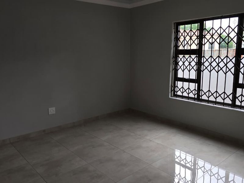 Contemporary styling, neat and spacious Townhouse in New Flamwood. - Photo 8