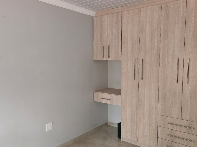 Contemporary styling, neat and spacious Townhouse in New Flamwood. - Photo 9