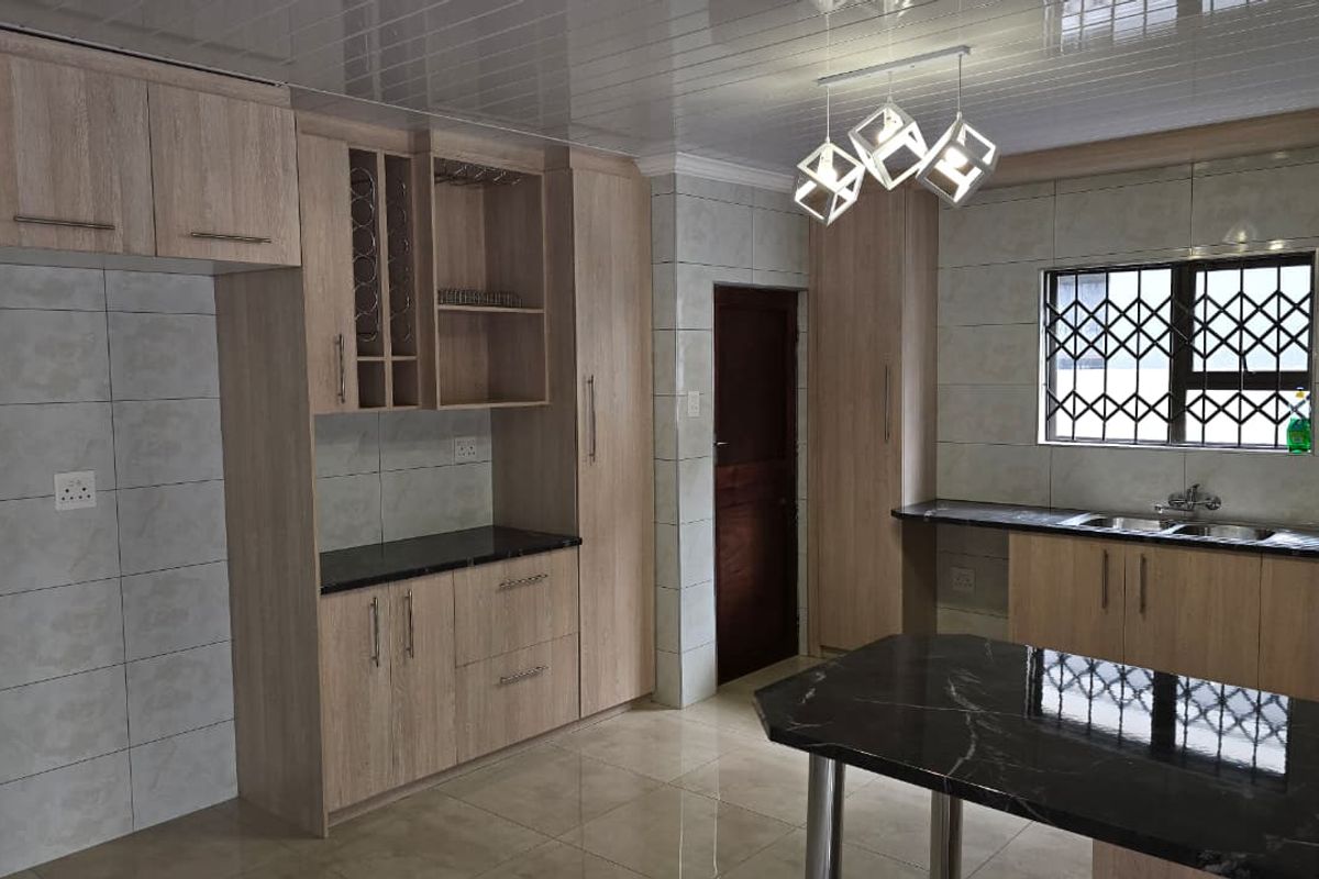 Contemporary styling, neat and spacious Townhouse in New Flamwood. - Photo 5