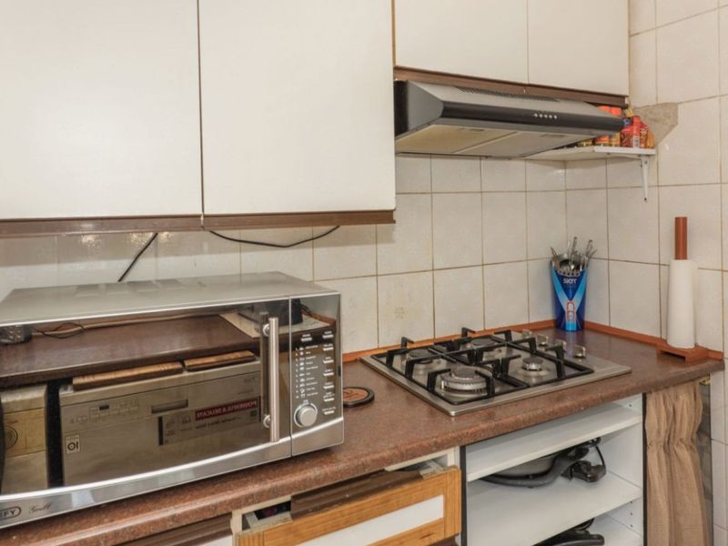 2 Bed Duplex For Sale – Secure, Pet-Friendly Home with Outdoor Space - Photo 4