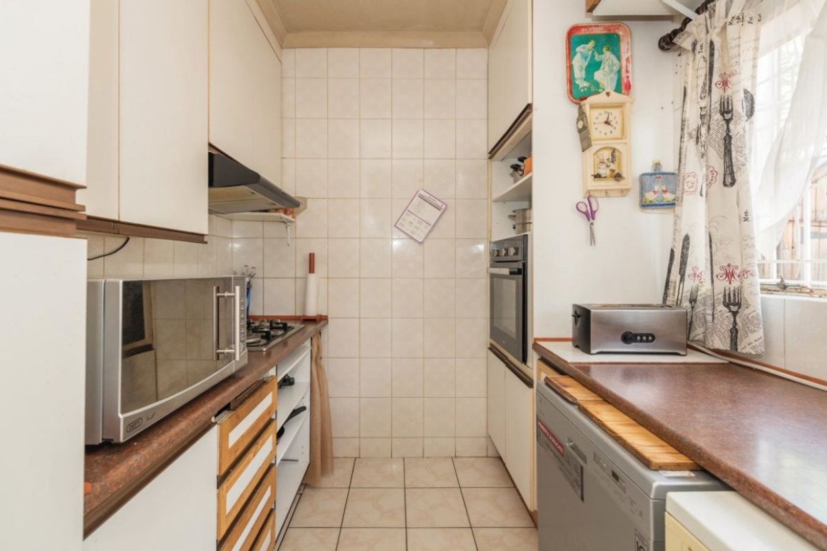 2 Bed Duplex For Sale – Secure, Pet-Friendly Home with Outdoor Space - Photo 5