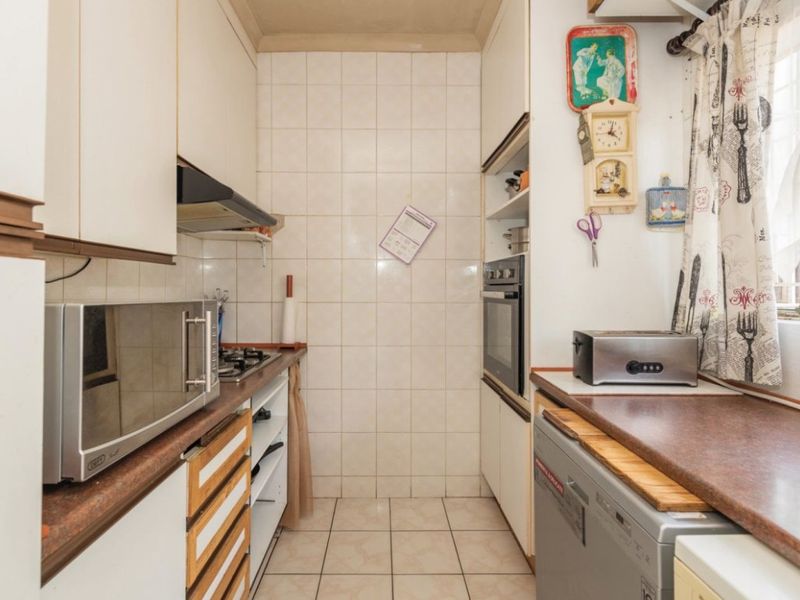 2 Bed Duplex For Sale – Secure, Pet-Friendly Home with Outdoor Space - Photo 5