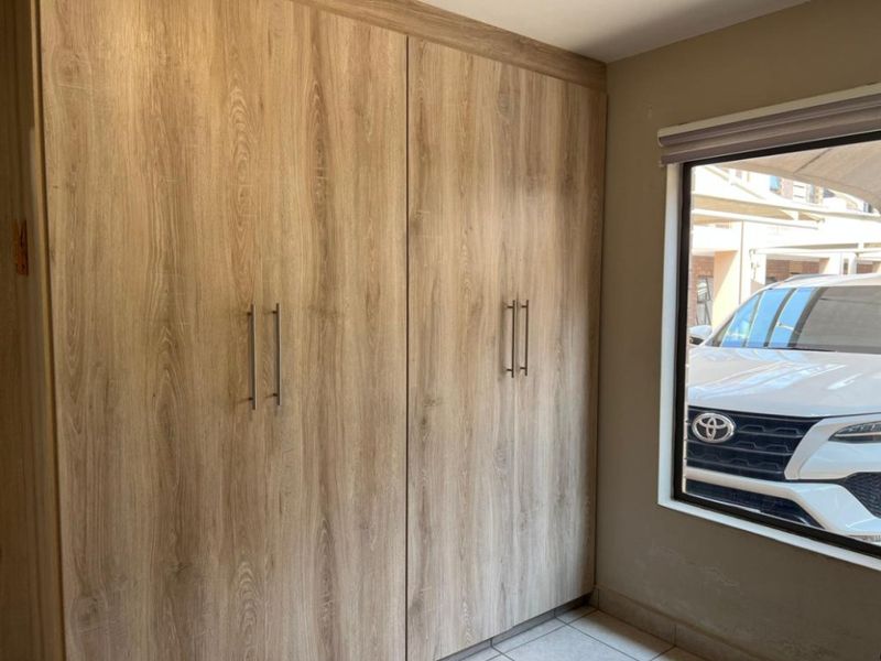 2 Bed Townhouse For Sale – Neat, Secure & Move-In Ready - Photo 7