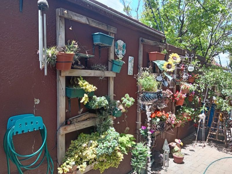 2 Bed Townhouse For Sale – Neat, Secure & Move-In Ready - Photo 2