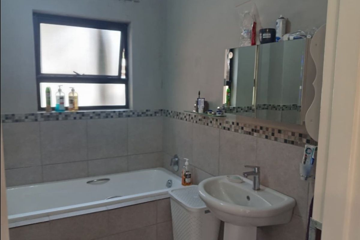 2 Bed Townhouse For Sale – Neat, Secure & Move-In Ready - Photo 5