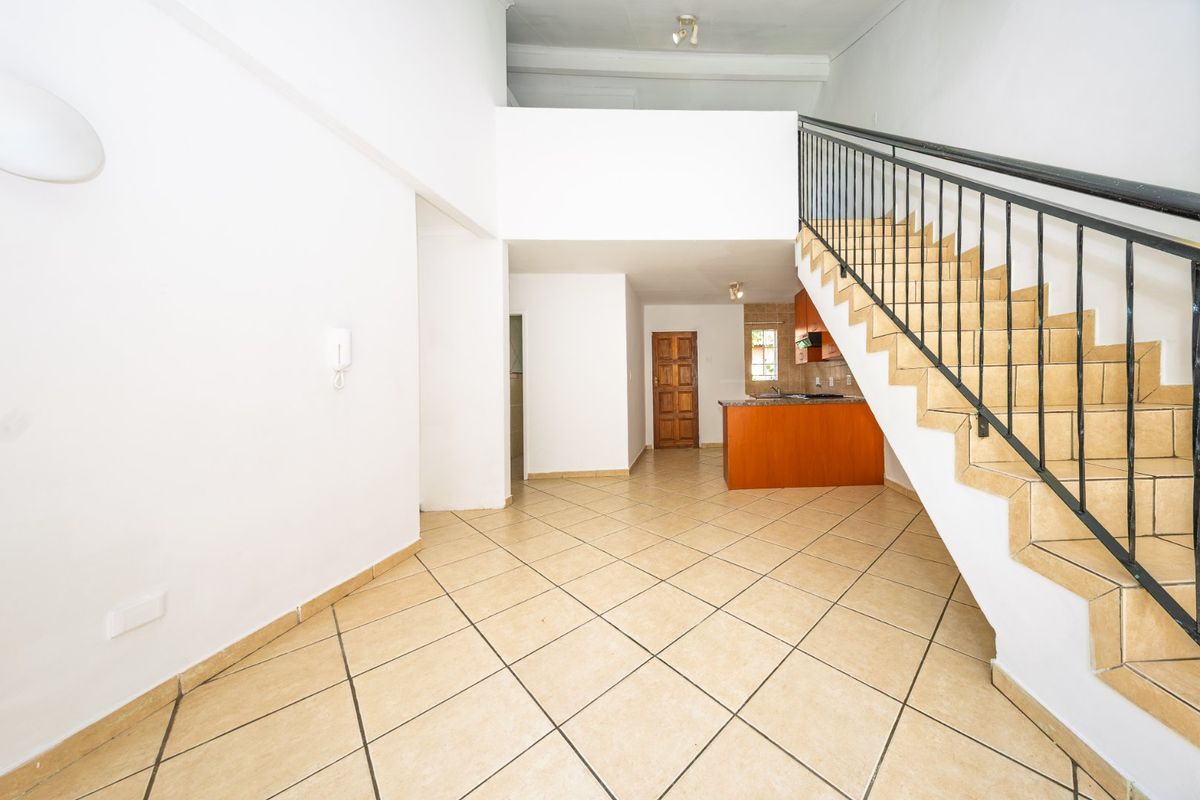 Stunning 3 Bedroom Duplex in Greenstone View Complex  - Photo 4