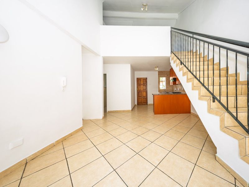 Stunning 3 Bedroom Duplex in Greenstone View Complex  - Photo 4