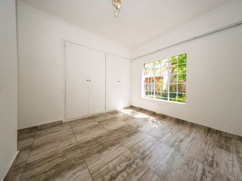 Stunning 3 Bedroom Duplex in Greenstone View Complex  - Photo 10