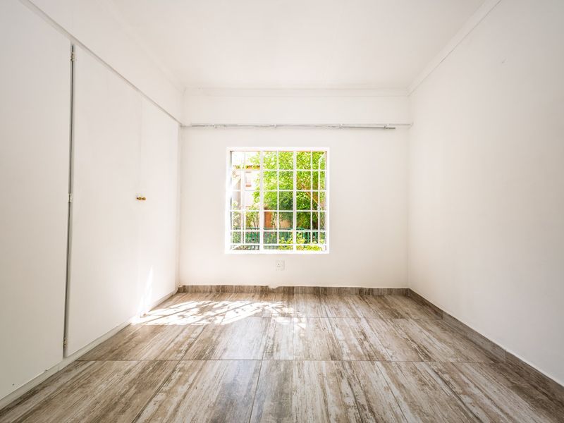 Stunning 3 Bedroom Duplex in Greenstone View Complex  - Photo 9