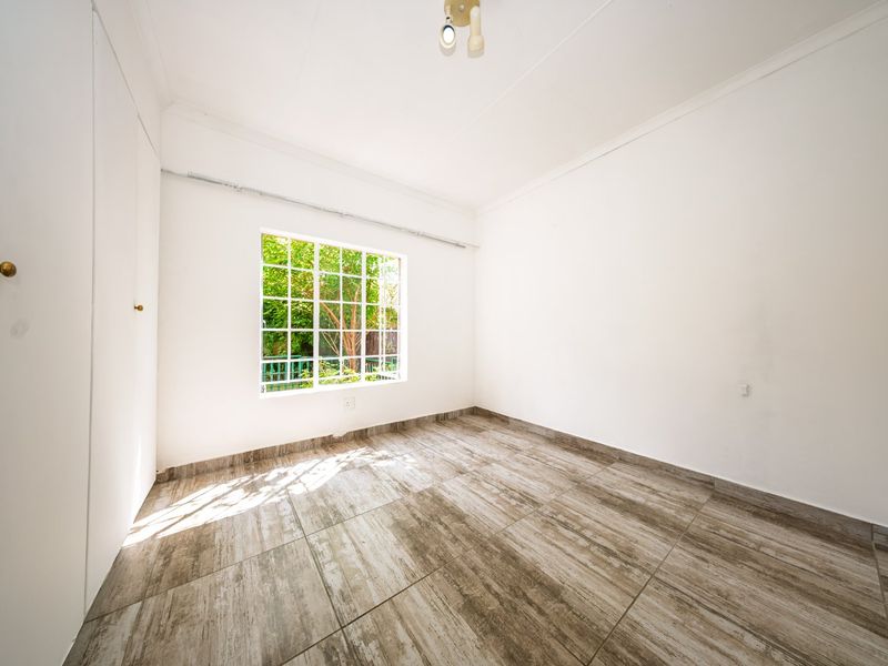 Stunning 3 Bedroom Duplex in Greenstone View Complex  - Photo 8