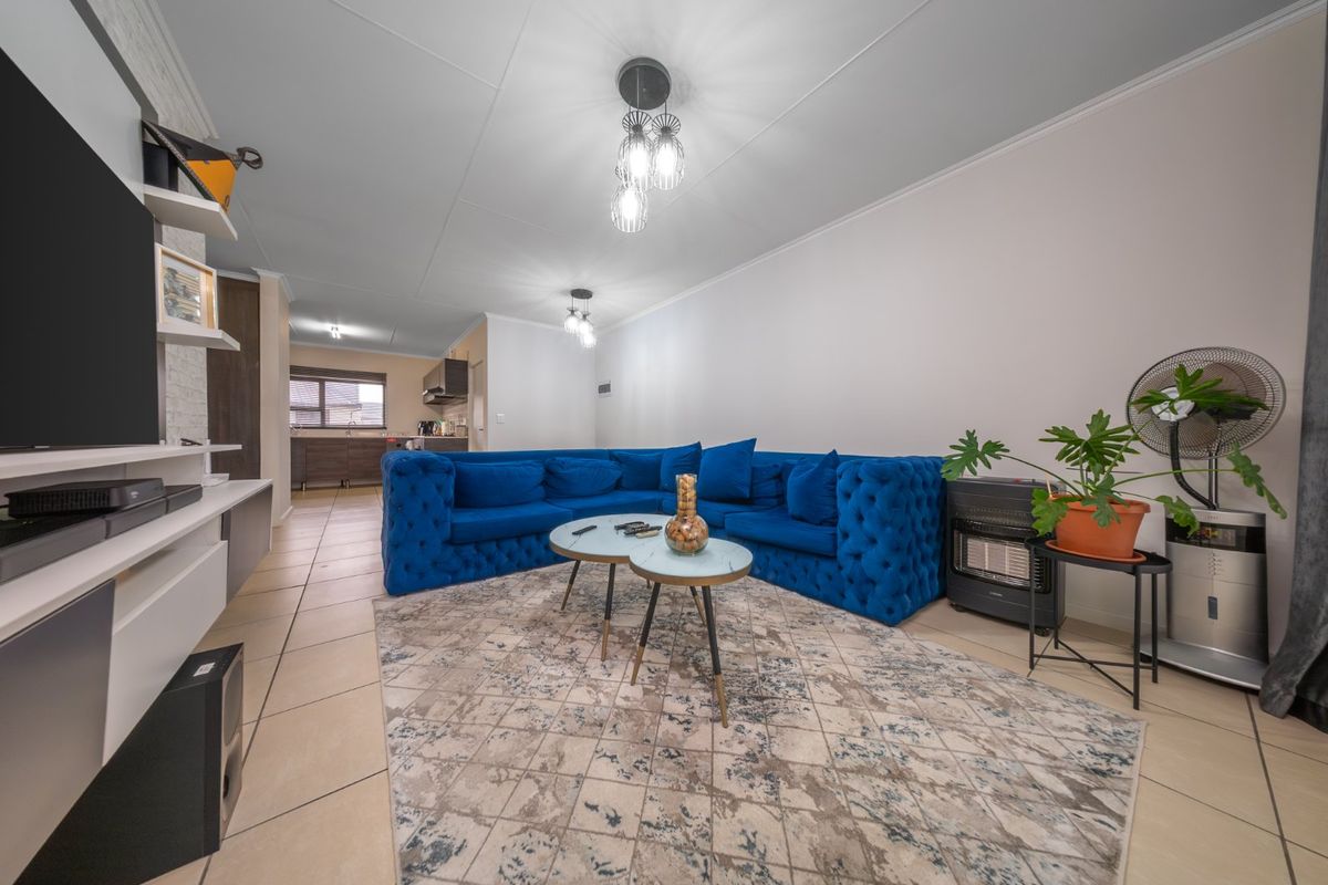 Stylish 2 Bedroom Apartment in Greenstone Crest | Greenstone Hill - Photo 3