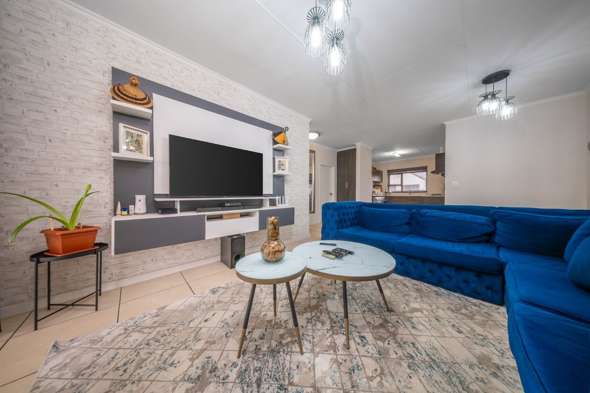 Stylish 2 Bedroom Apartment in Greenstone Crest | Greenstone Hill - Photo 2