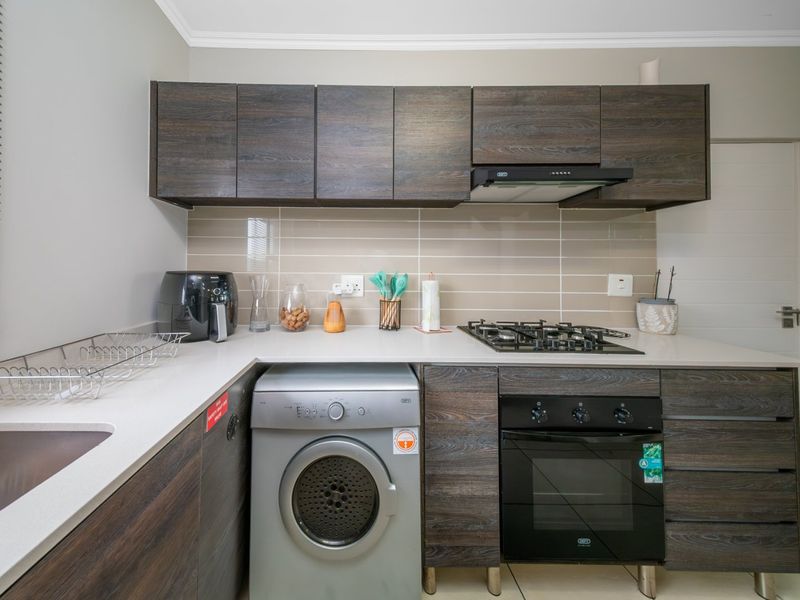 Stylish 2 Bedroom Apartment in Greenstone Crest | Greenstone Hill - Photo 8