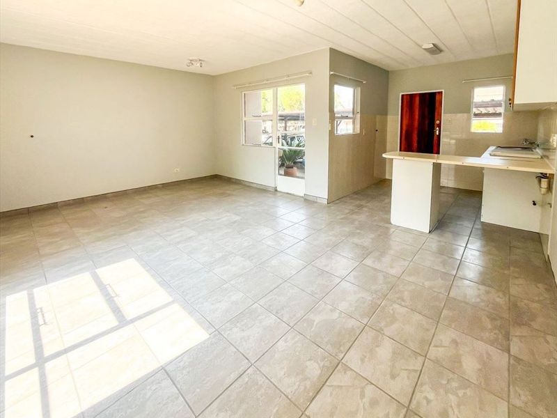 Cozy and Practical Home Perfect for Modern Living - Photo 2