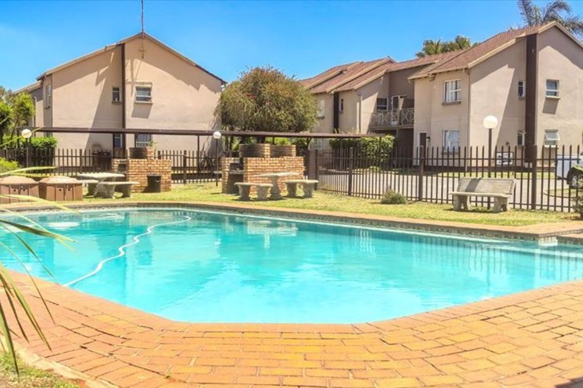 Cozy and Practical Home Perfect for Modern Living - Photo 3