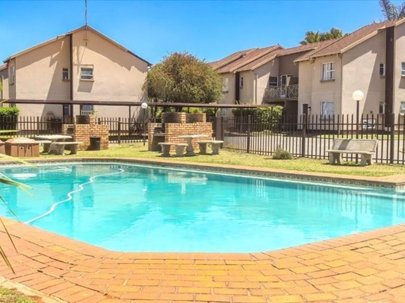 Cozy and Practical Home Perfect for Modern Living - Photo 3