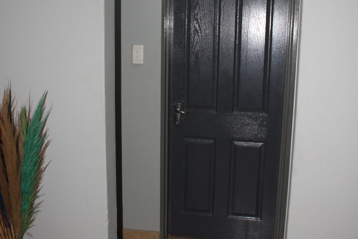 3 Bedroom Flat on the Ground Floor - Photo 3