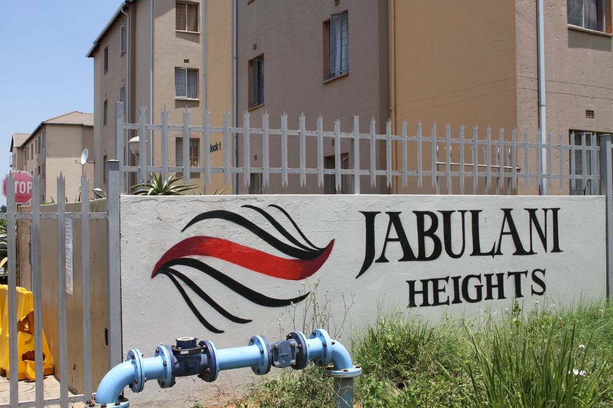 3 Bedroom Flat on the Ground Floor - Photo 2