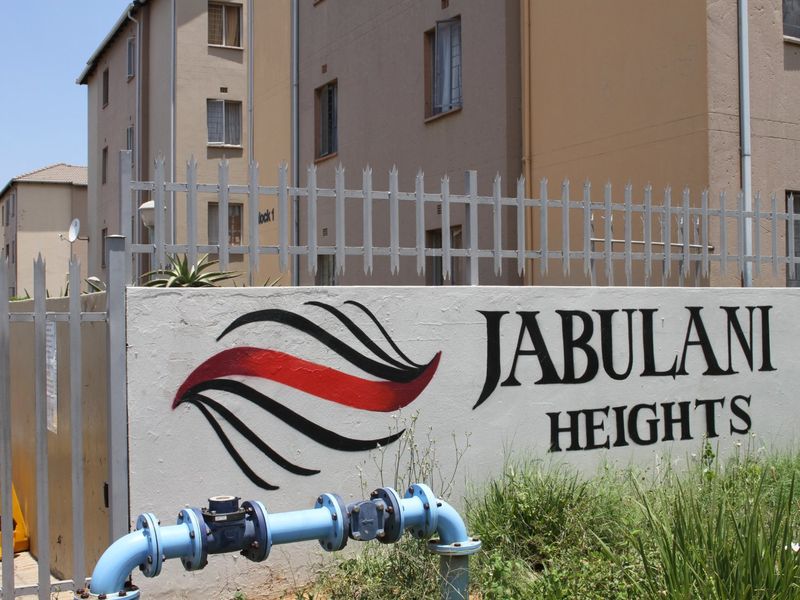 3 Bedroom Flat on the Ground Floor - Photo 2