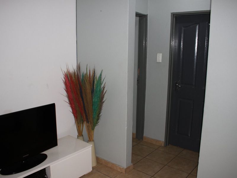 3 Bedroom Flat on the Ground Floor - Photo 4