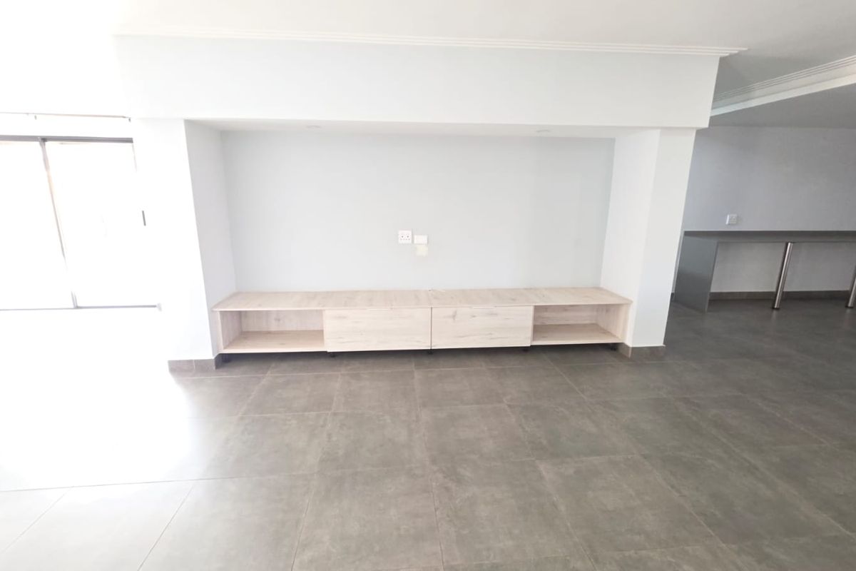 5 Bedroom 4 Bathroom House in Wilkoppies in a Secure Villa - Photo 5