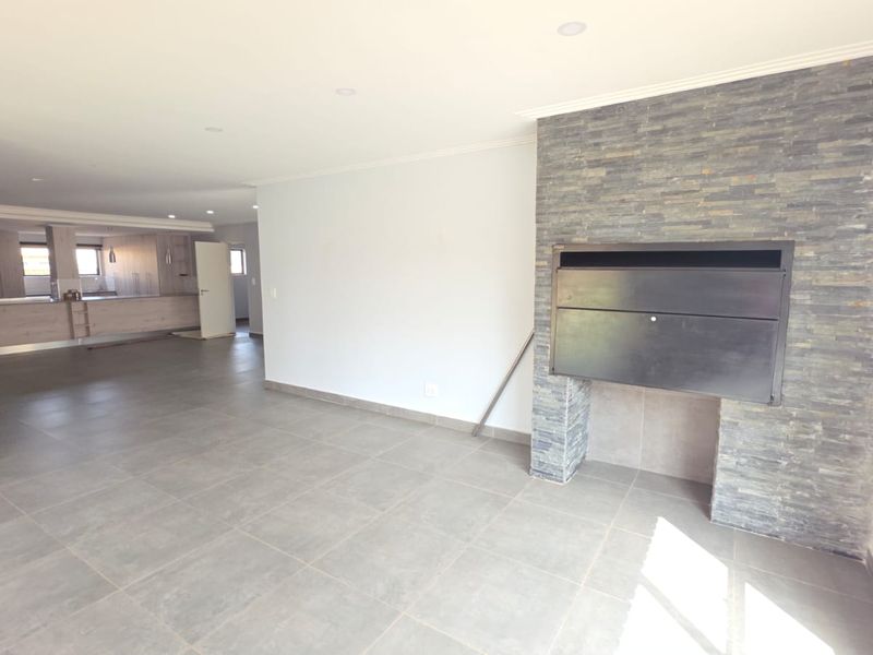 5 Bedroom 4 Bathroom House in Wilkoppies in a Secure Villa - Photo 9