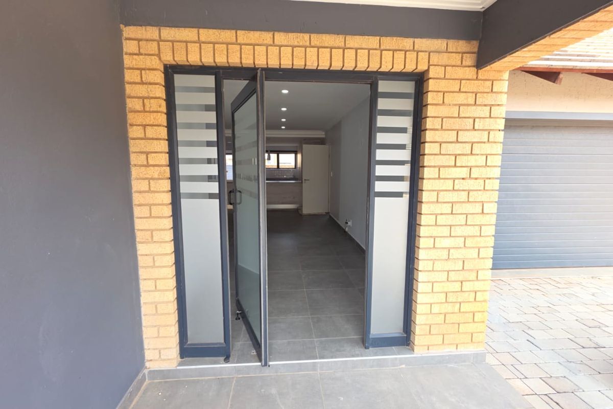 5 Bedroom 4 Bathroom House in Wilkoppies in a Secure Villa - Photo 3