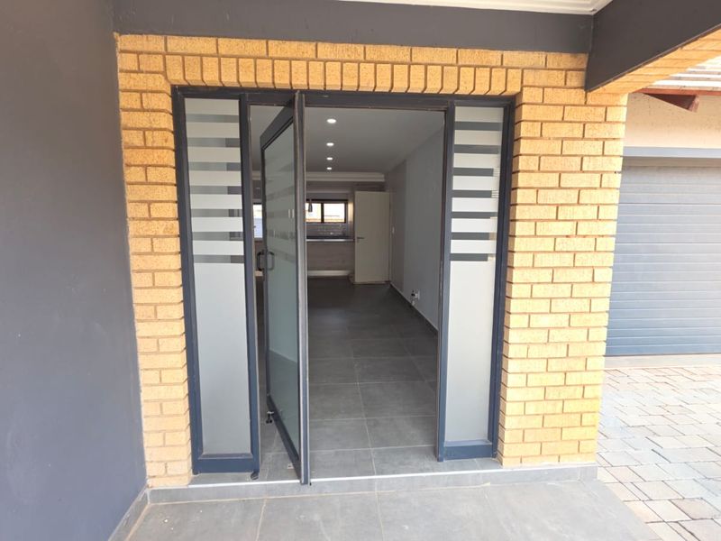 5 Bedroom 4 Bathroom House in Wilkoppies in a Secure Villa - Photo 3