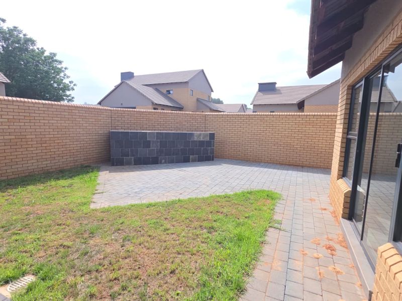 5 Bedroom 4 Bathroom House in Wilkoppies in a Secure Villa - Photo 10