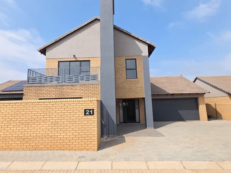5 Bedroom 4 Bathroom House in Wilkoppies in a Secure Villa - Photo 1