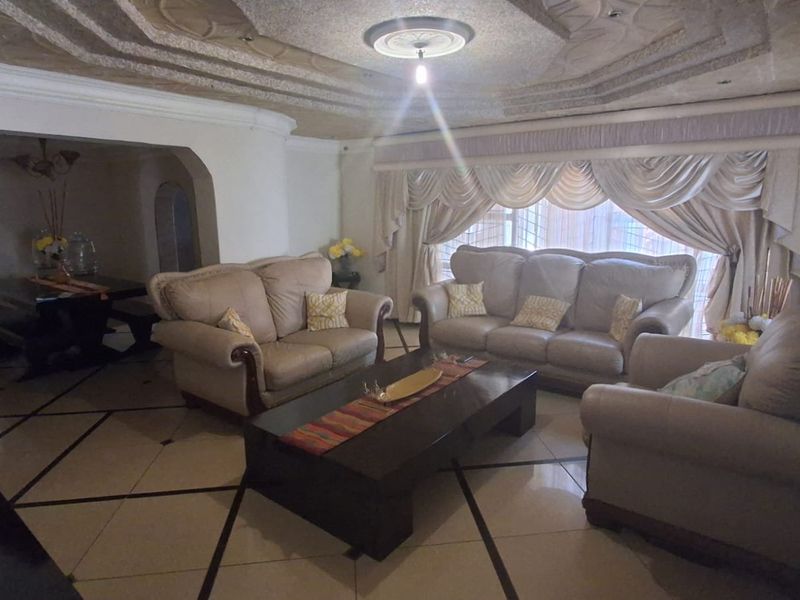 5 Bedroom house Soshanguve - M - Photo 10