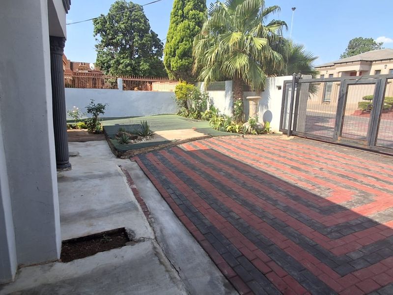 5 Bedroom house Soshanguve - M - Photo 9