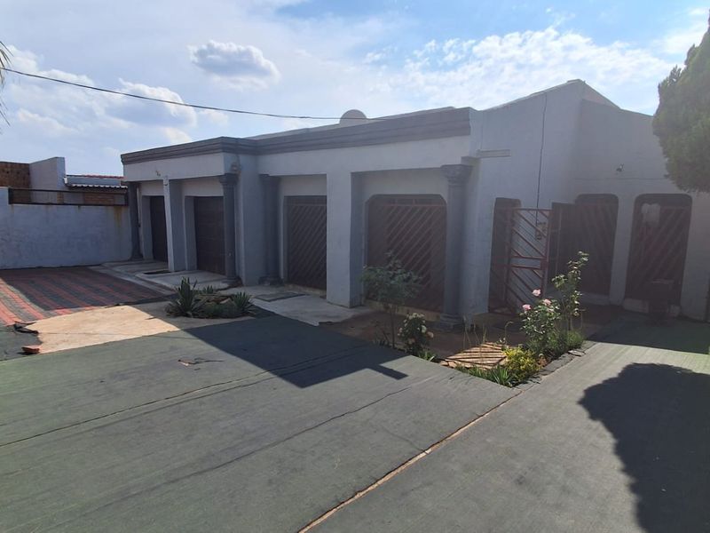 5 Bedroom house Soshanguve - M - Photo 7