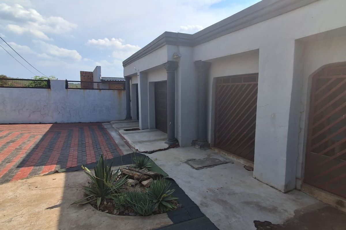 5 Bedroom house Soshanguve - M - Photo 5