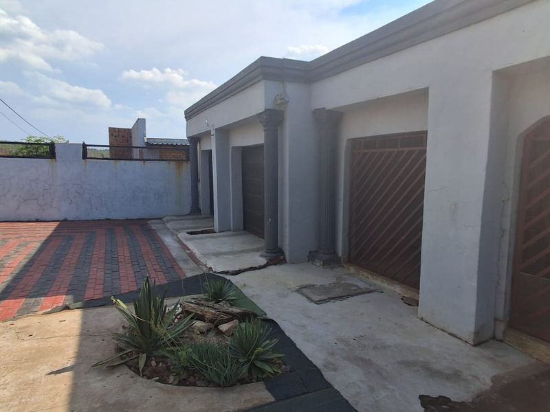 5 Bedroom house Soshanguve - M - Photo 5