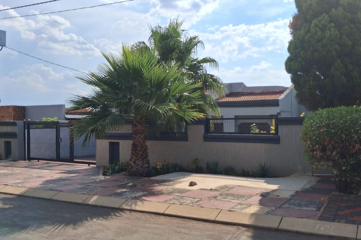 5 Bedroom house Soshanguve - M - Photo 4