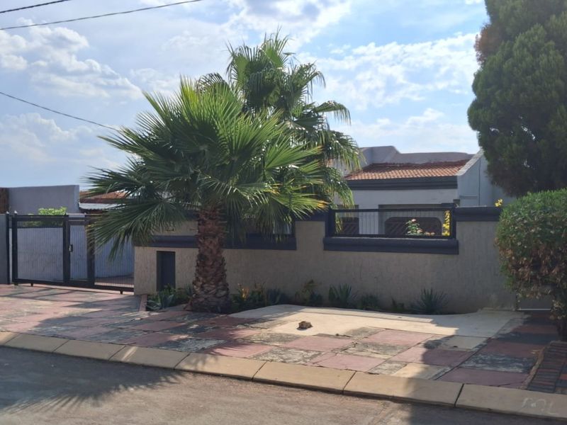 5 Bedroom house Soshanguve - M - Photo 4