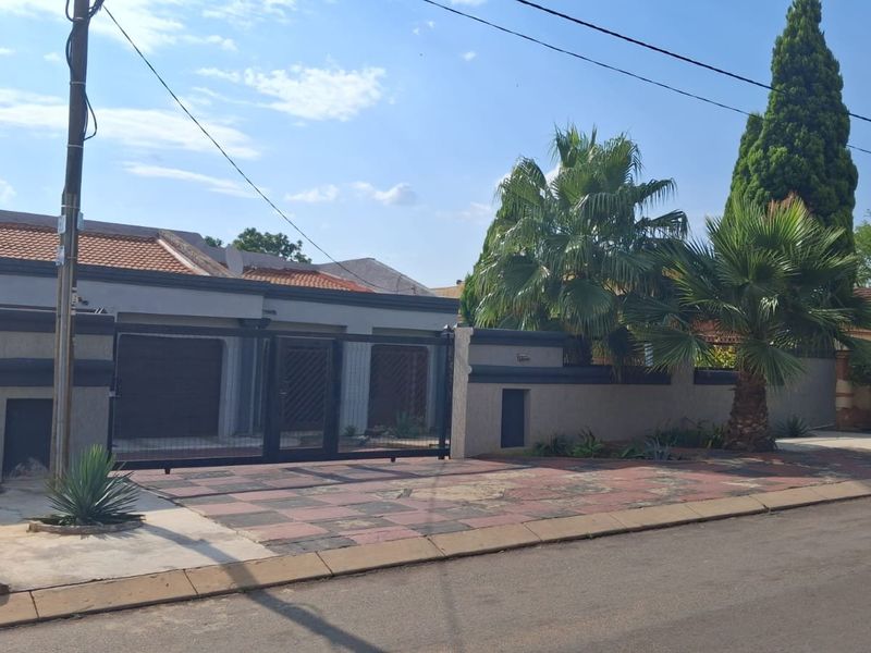 5 Bedroom house Soshanguve - M - Photo 2