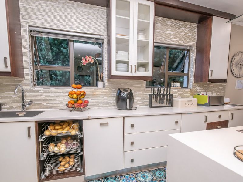 4 LARGE Bedroom home in Midlands Estate - Photo 7