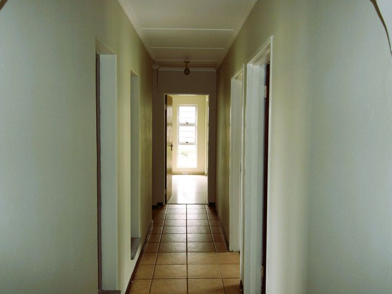 Gonubie – Stunning Refurbished Home with Two Income-Generating Flats! - Photo 9