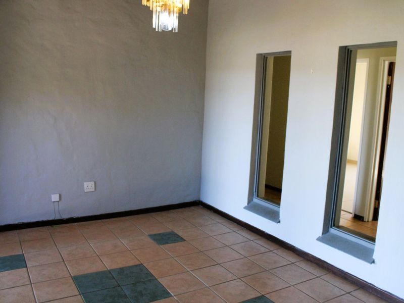 Gonubie – Stunning Refurbished Home with Two Income-Generating Flats! - Photo 8