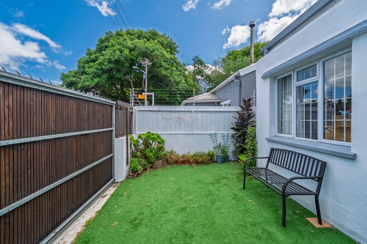 Quaint Character Cottage in the Heart of Rondebosch Village | Southern Suburbs  - Photo 3