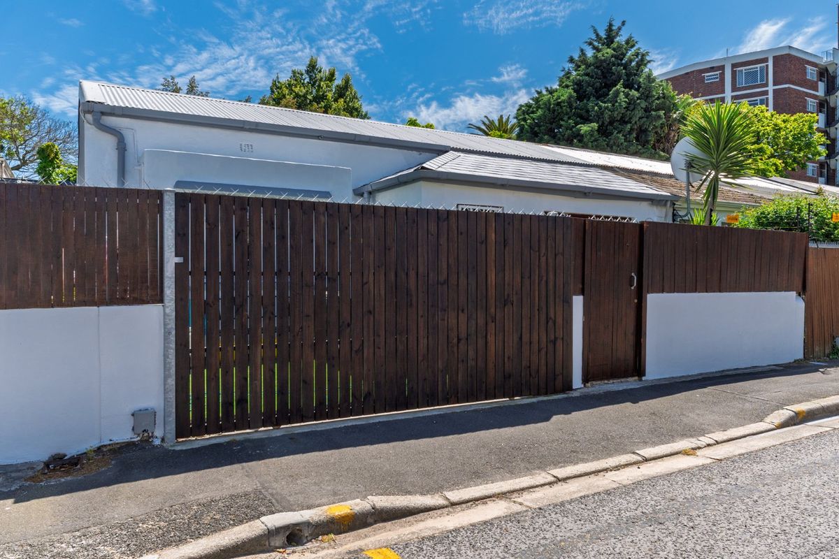 Quaint Character Cottage in the Heart of Rondebosch Village | Southern Suburbs  - Photo 5